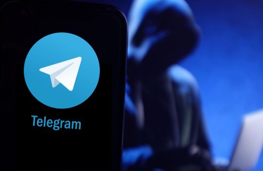 Telegram-Quelle-DANIEL-CONSTANTE-Shutterstock.com_1621501870